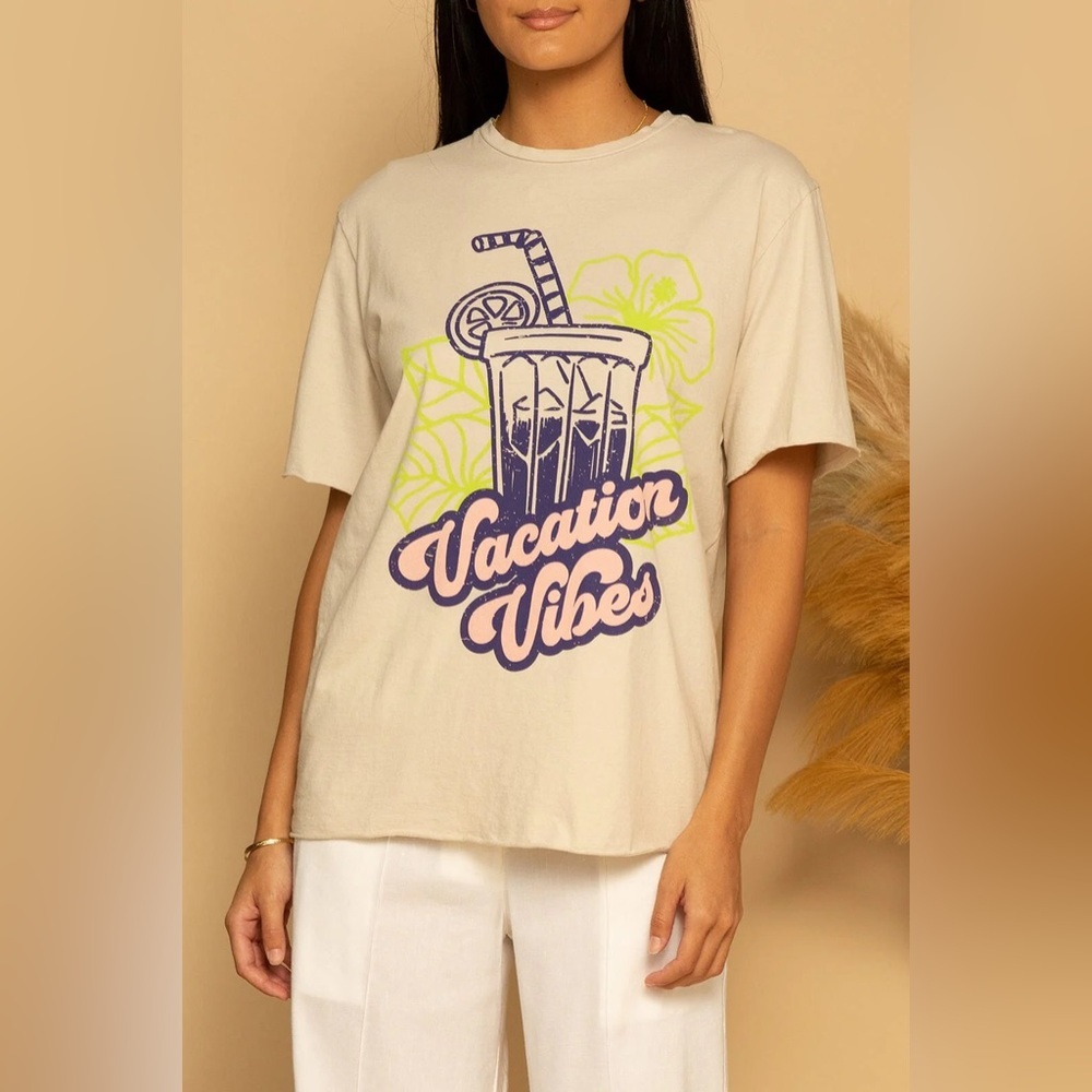 NWT Shore Vacation Vibes Graphic Tee Vanilla Cream Size Small
